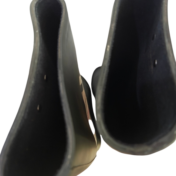 Burberry - Picture 12 of 12